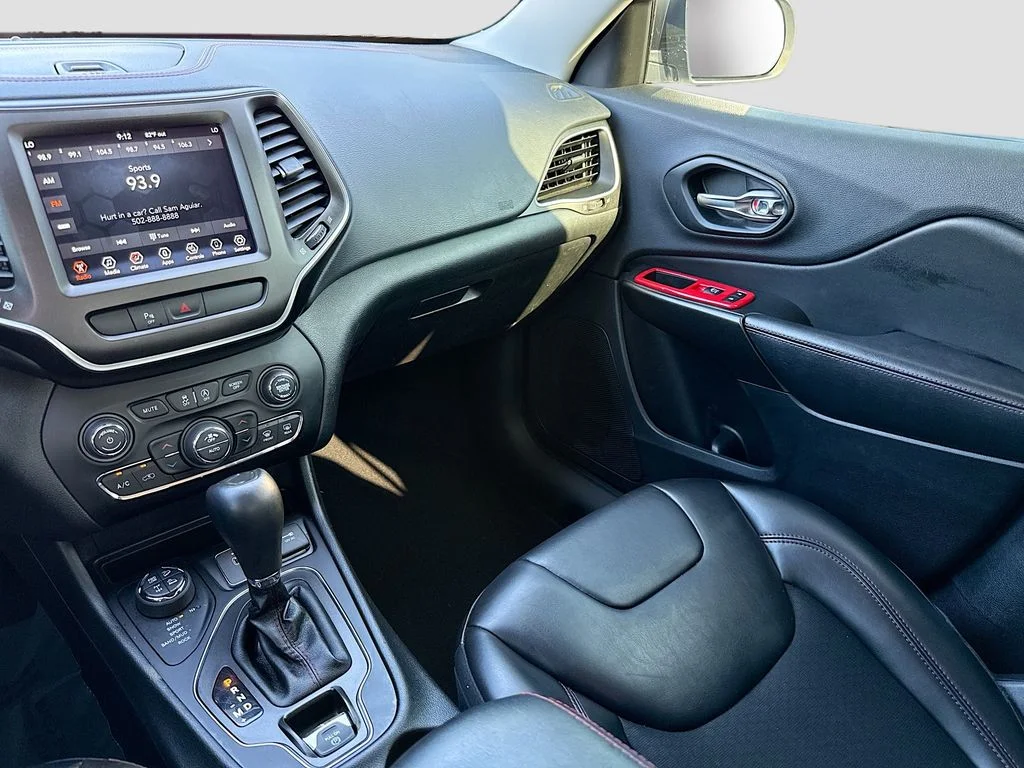 Used 2019 Bright White Clearcoat Jeep Trailhawk image 22