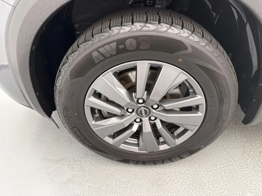 Used 2024 Gray Nissan SV image 4