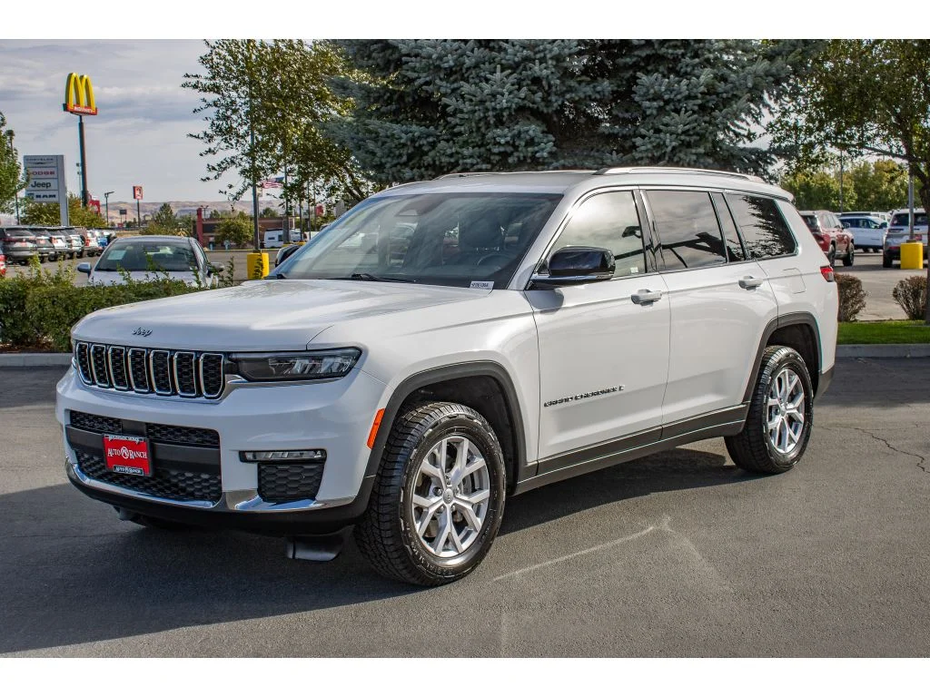 Used 2021 Bright White Clearcoat Jeep Limited image 4