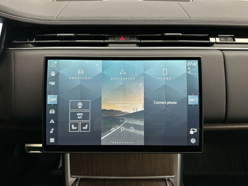 New 2027 Santorini Black Metallic Land Rover SE image 13