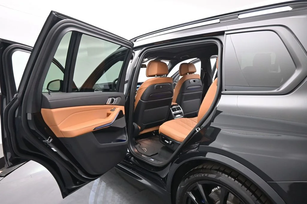 Used 2026 Black BMW xDrive40i image 17