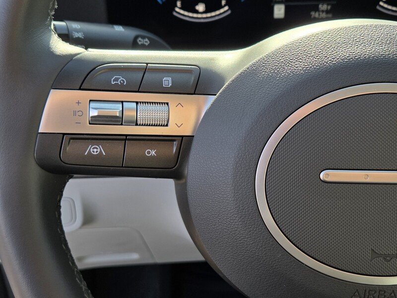 Used 2025 Black Hyundai SEL image 26