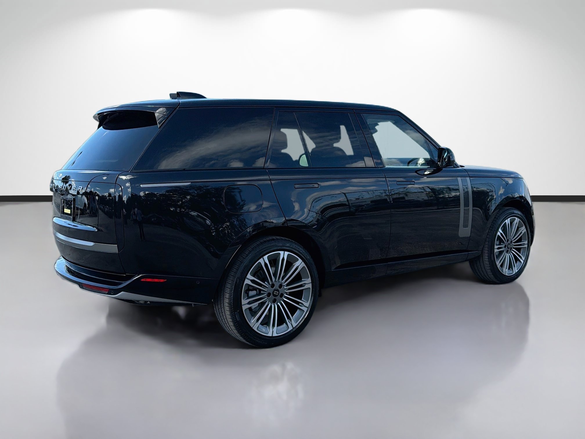 New 2027 Santorini Black LAND ROVER SE image 5
