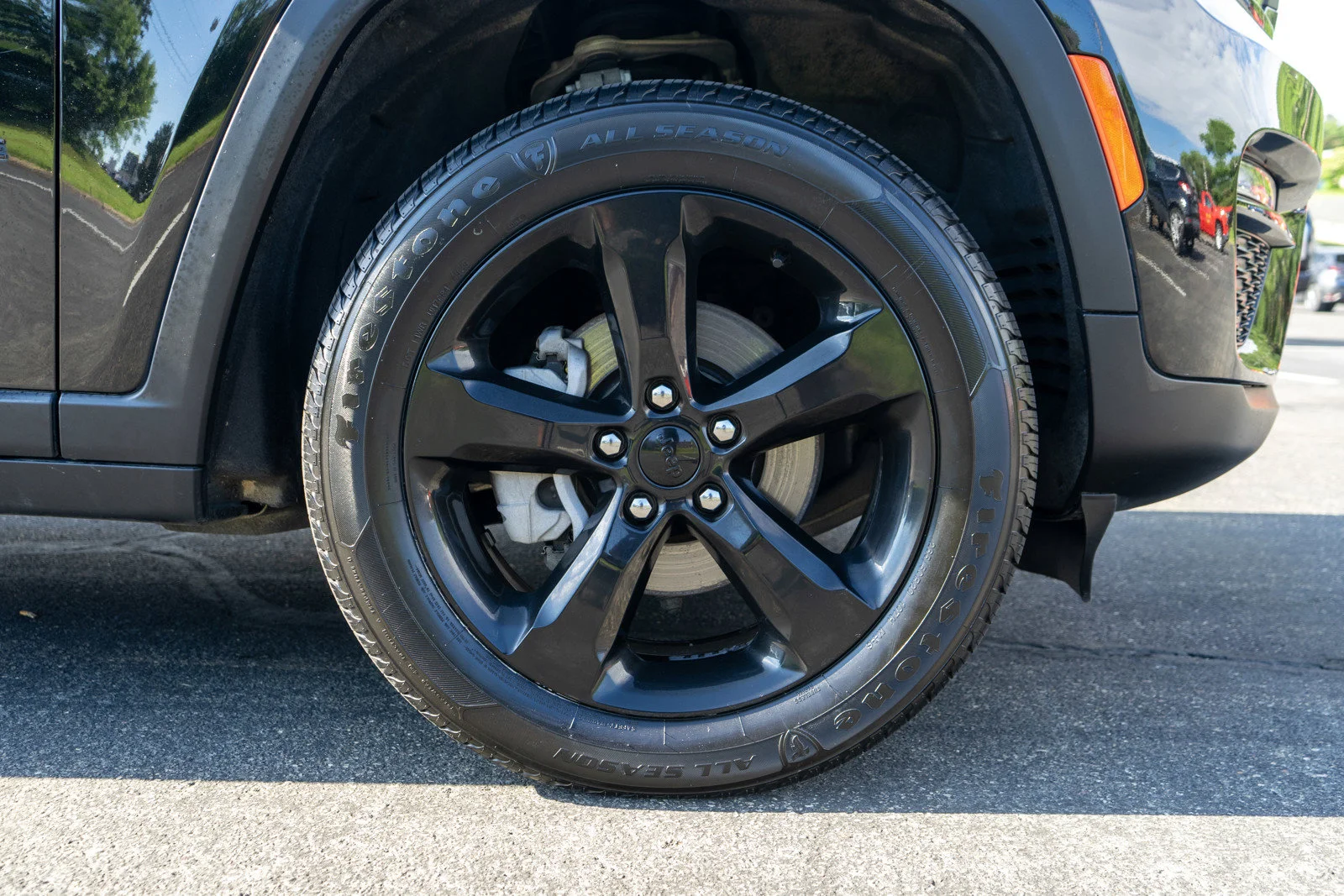 Used 2023 Diamond Black Crystal Pearlcoat Jeep Limited image 11