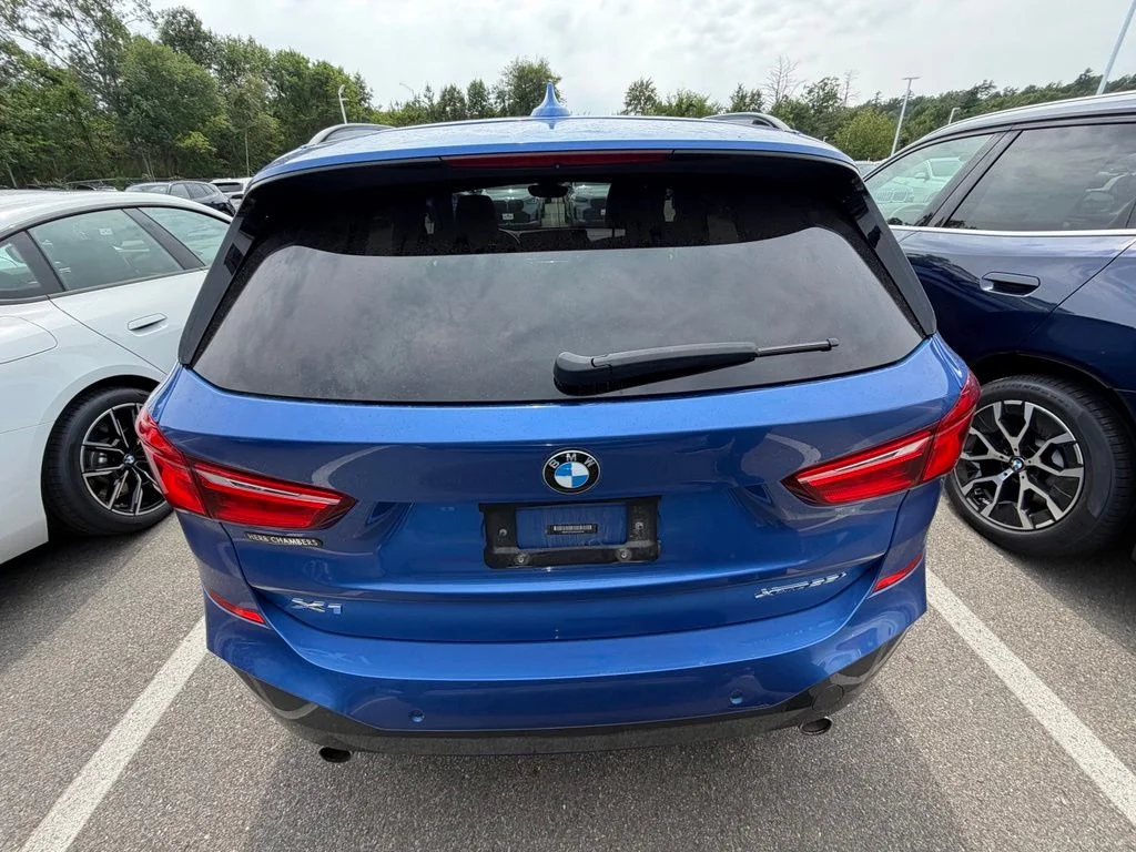 Used 2019 Blue BMW xDrive28i image 4