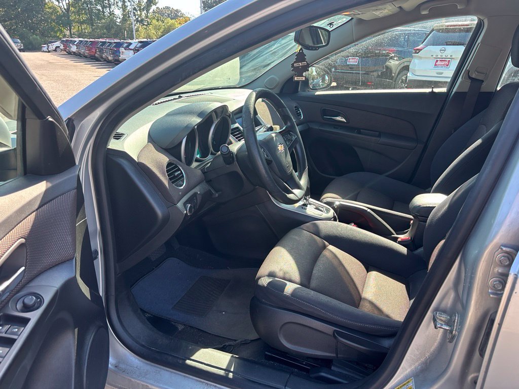 Used 2015 Silver Chevrolet 1LT image 8