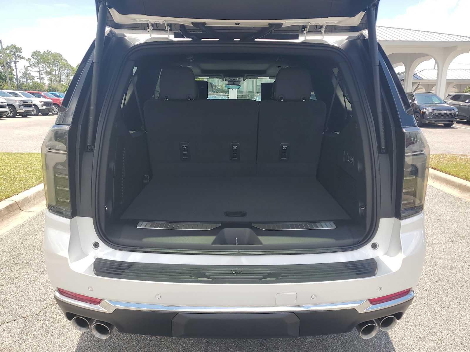 2025 Chevrolet Suburban Premier - Photo 5