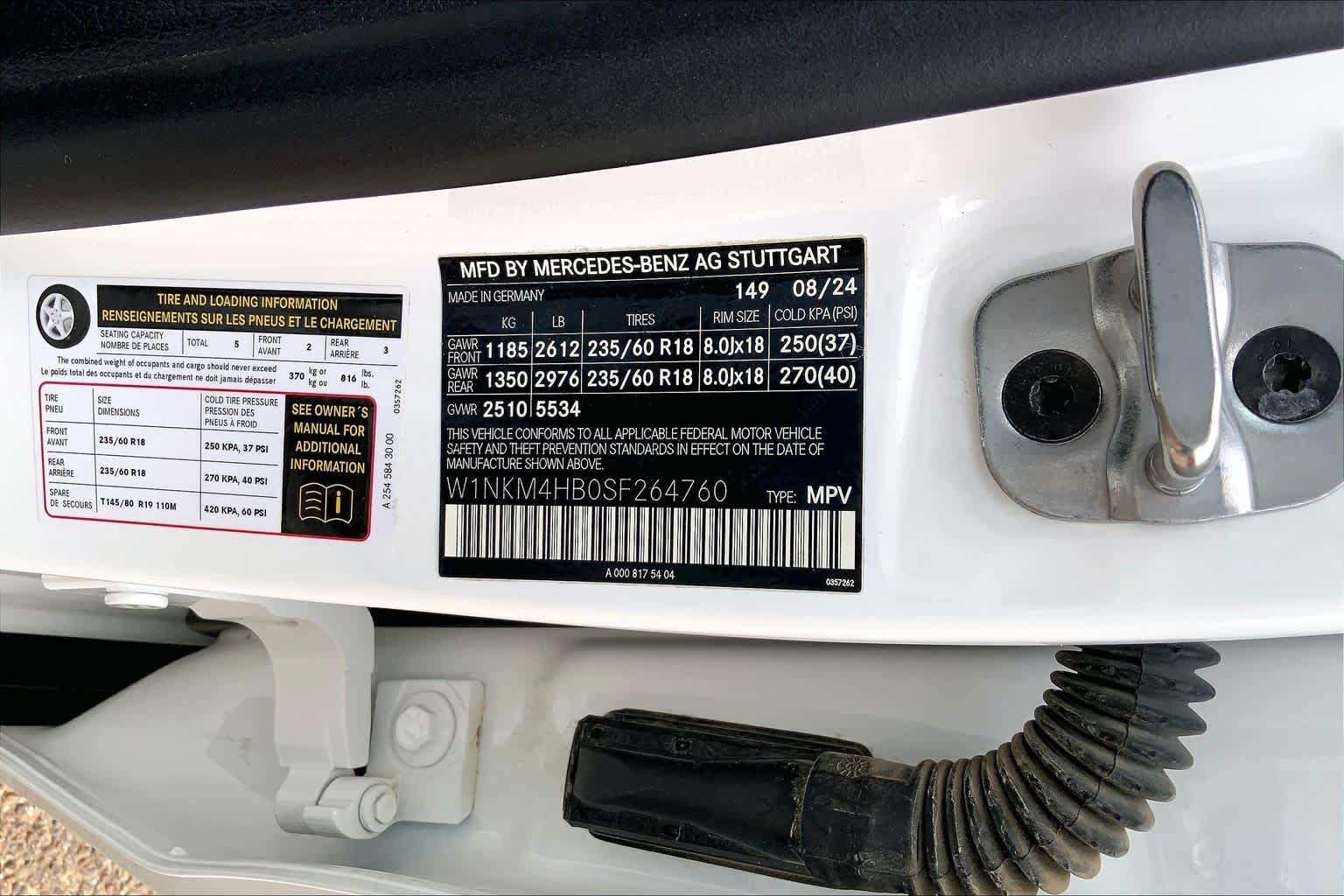 Used 2025 Polar White Mercedes-Benz GLC 300 image 37