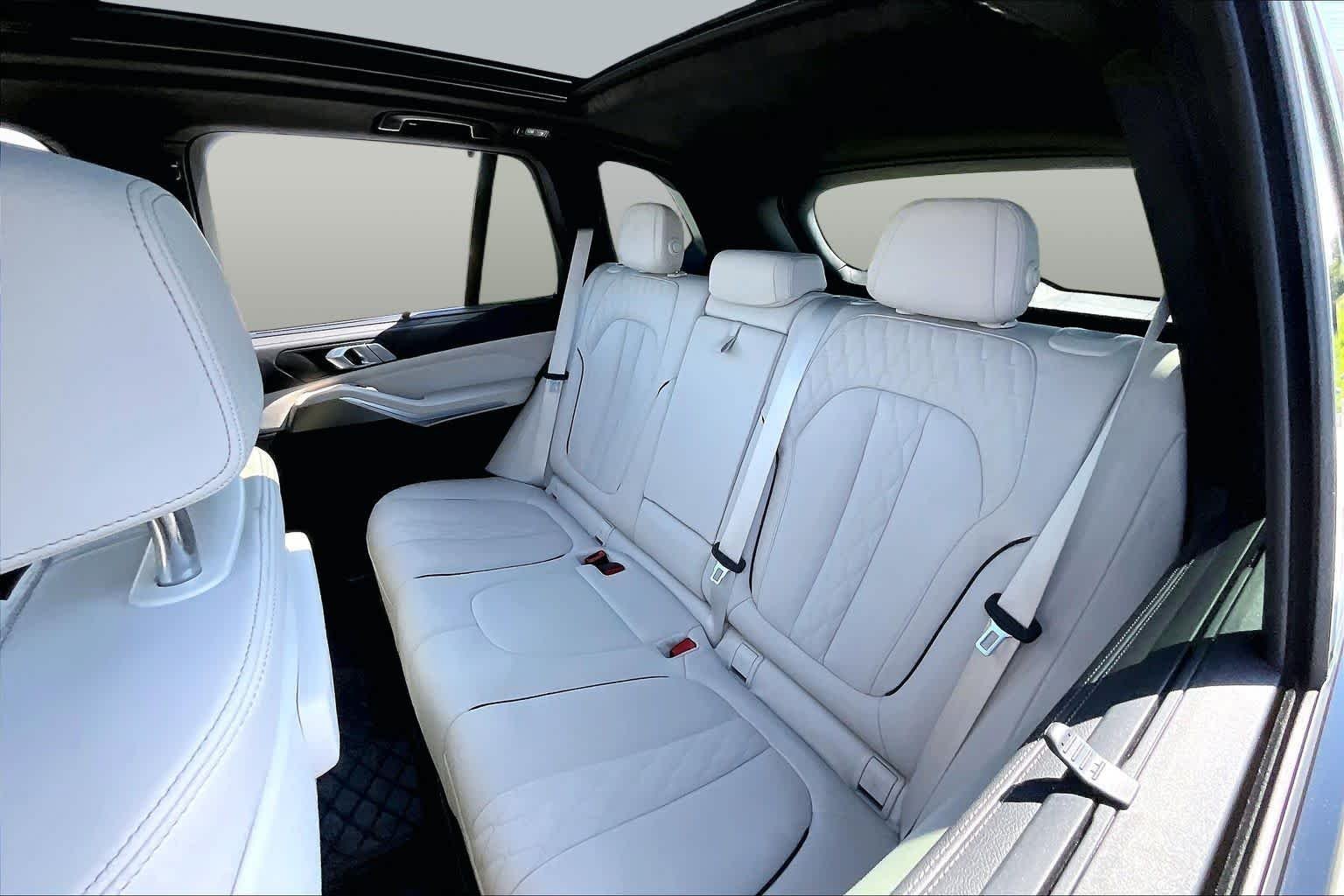 Used 2022 Alpine White BMW sDrive40i image 20