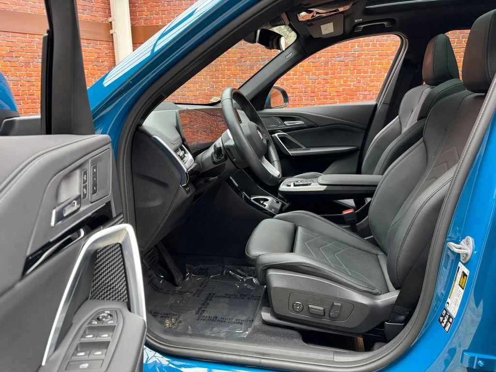 Used 2025 Blue BMW xDrive28i image 23