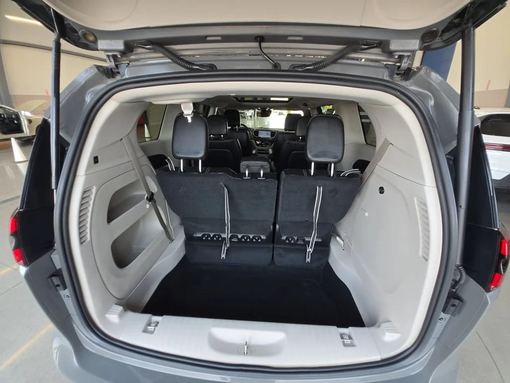 Used 2023 White Chrysler Touring L image 23