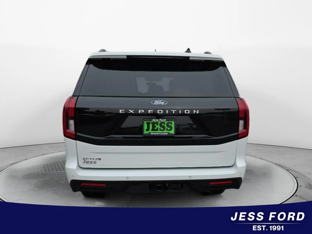 Used 2025 Oxford White Ford Active image 4