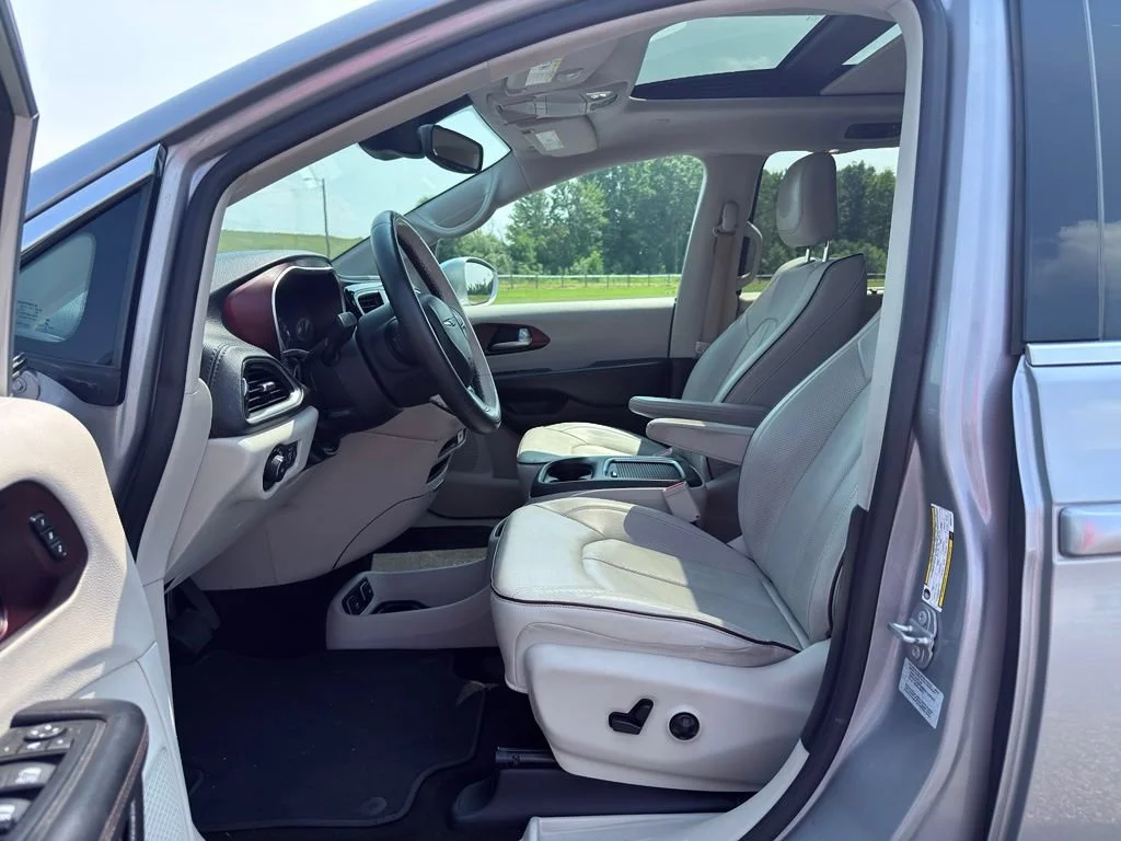 Used 2017 Chrysler Pacifica Limited with VIN 2C4RC1GG6HR504772 for sale in Wellington, OH