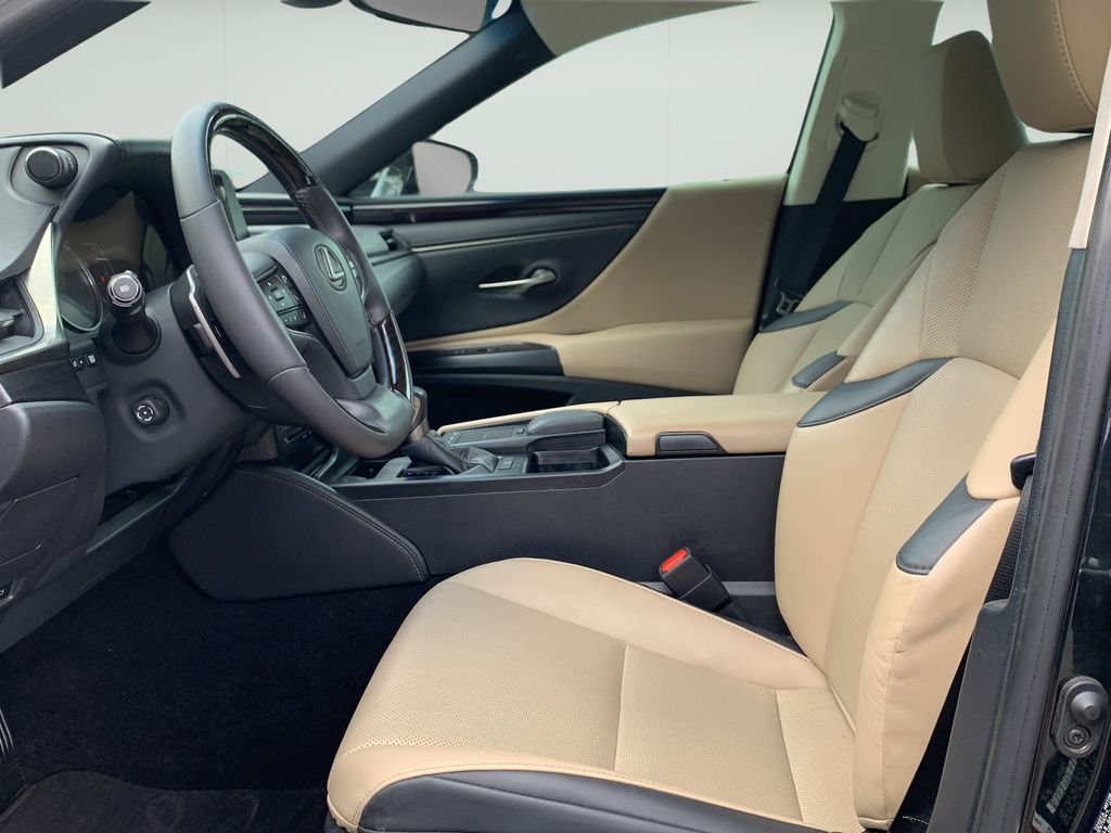 2021 Lexus ES 350 - Photo 14