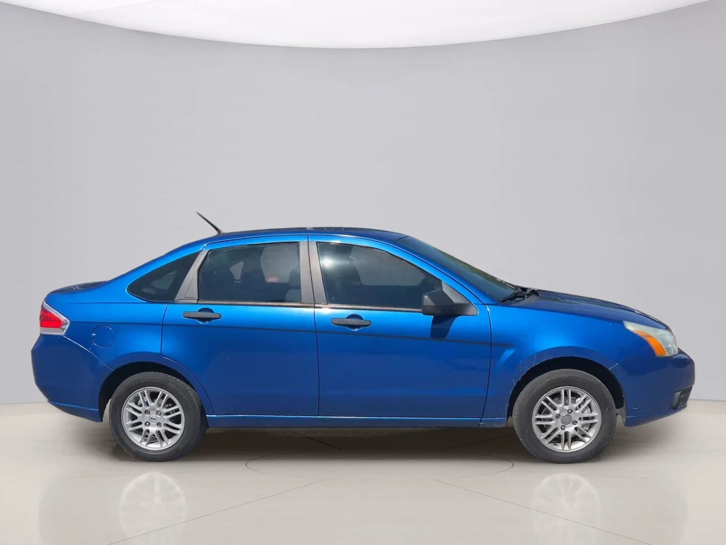 Used 2010 Blue Ford SE image 7