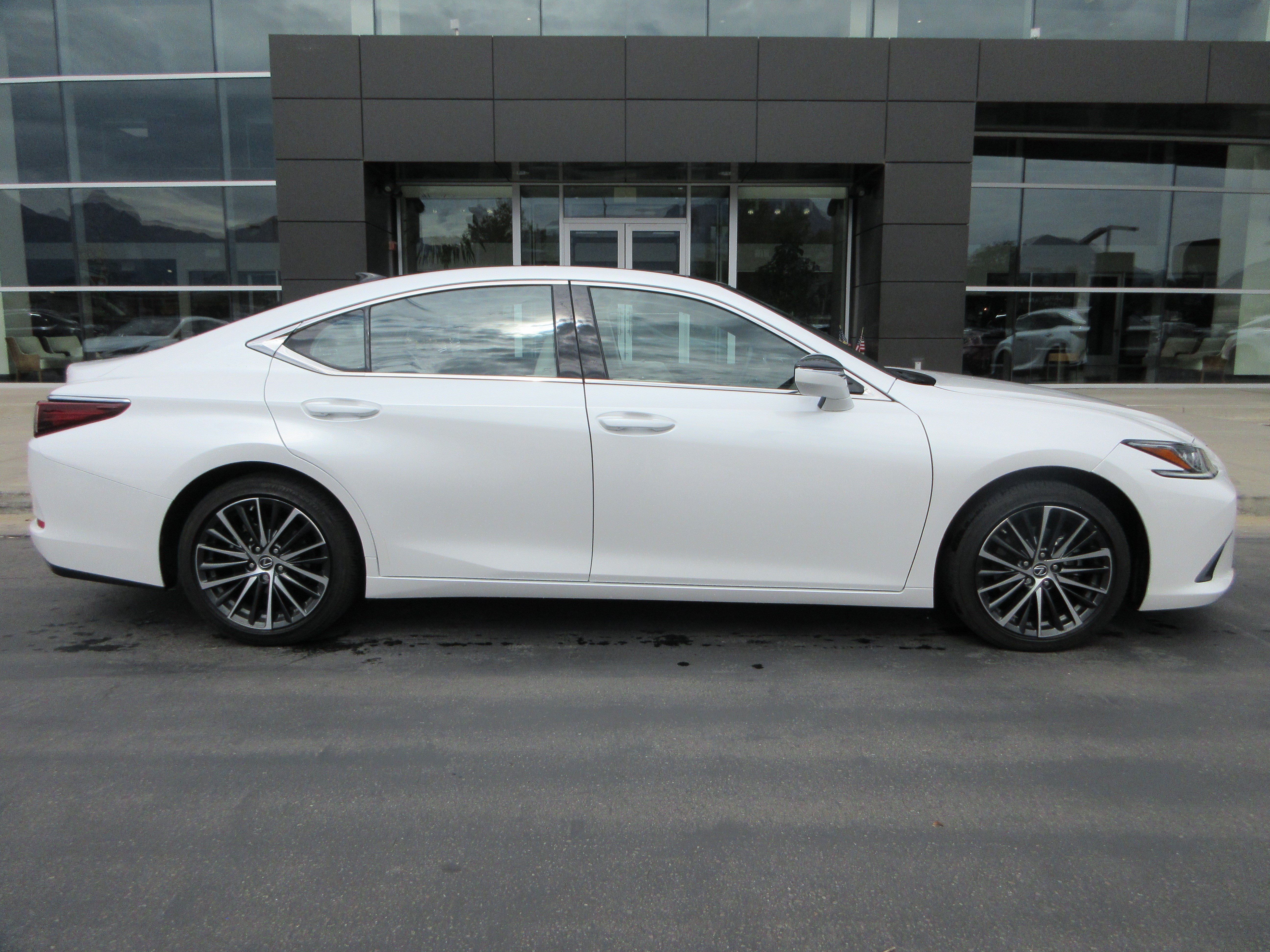 Used 2024 Eminent White Pearl Lexus 350 image 11