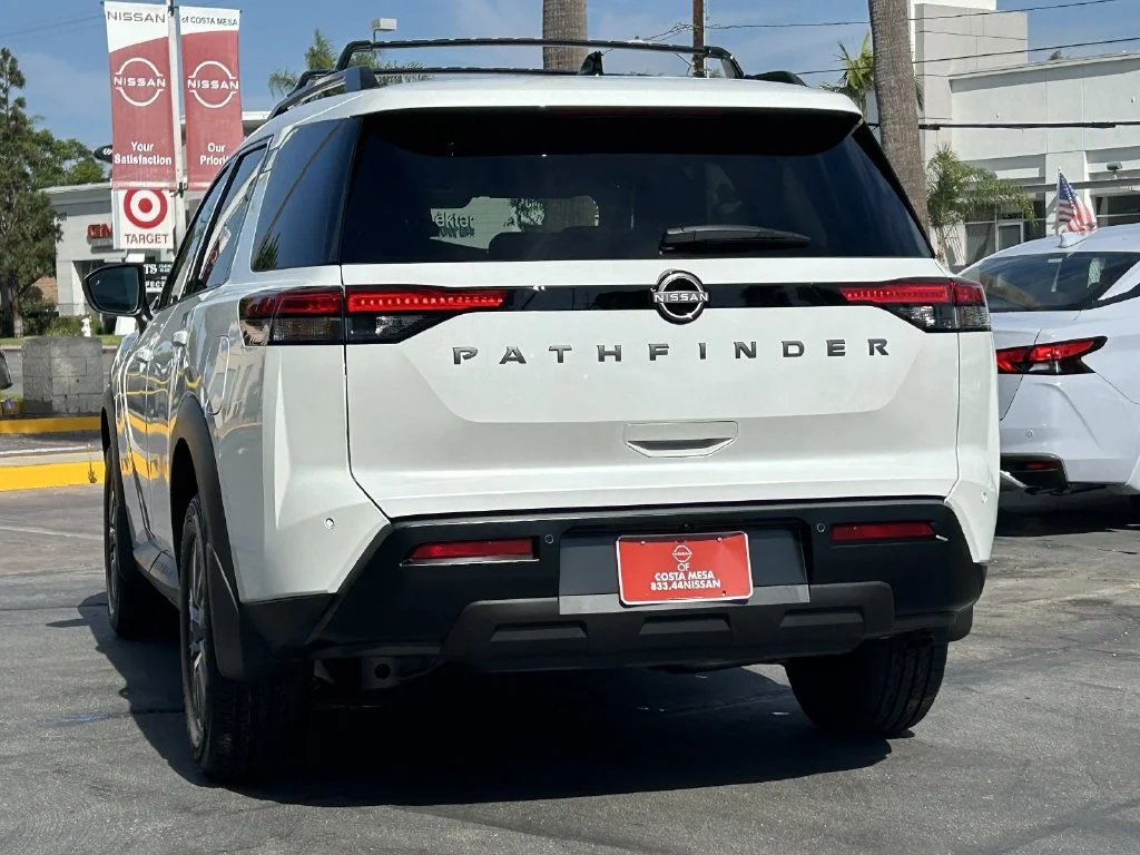 New 2026 Everest White Pearl TriCoat Nissan SV image 3