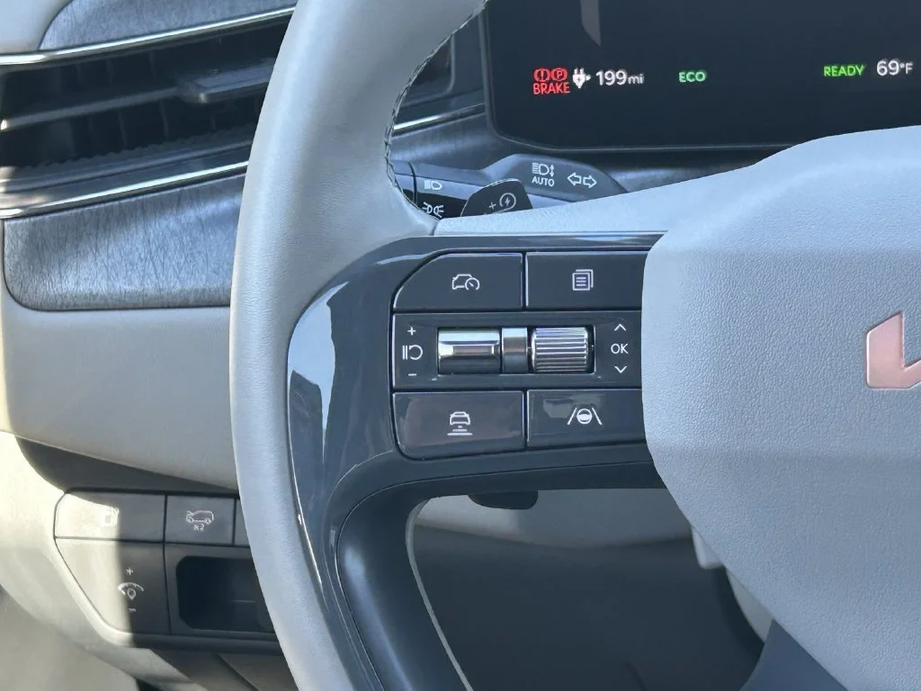 Used 2024 Green Kia Land image 16