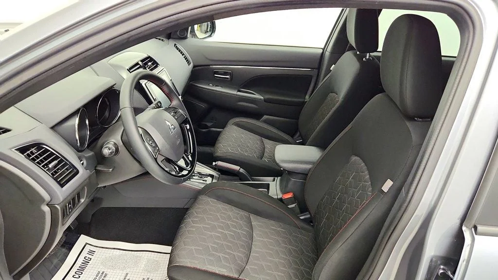 Used 2025 Alloy Silver Metallic Mitsubishi Trail Edition 2.0 AWC image 18