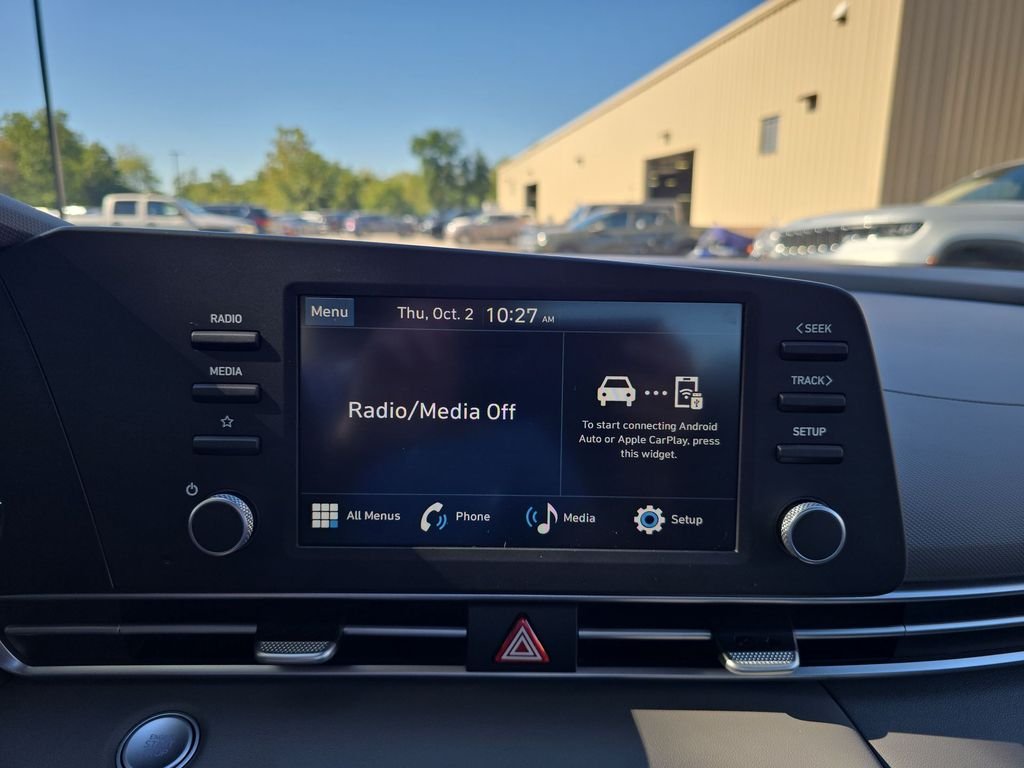 Used 2025 Red Hyundai SEL Sport image 16