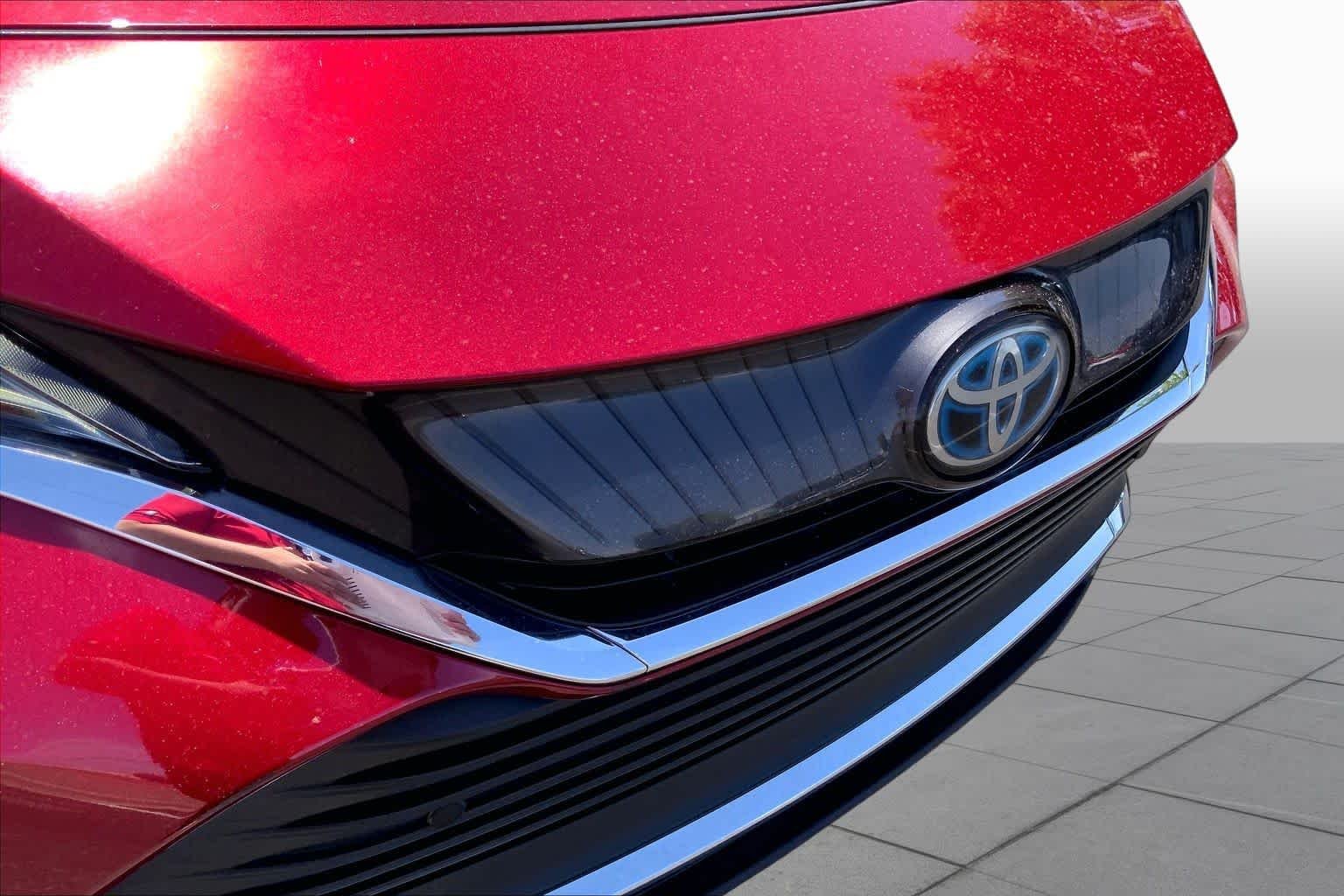 Certified Used 2022 Ruby Flare Pearl Toyota XLE image 27