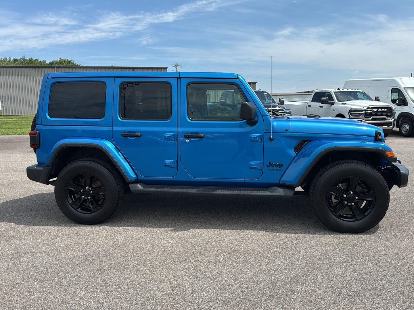 Used 2022 Hydro Blue Pearlcoat Jeep Unlimited Sahara Altitude image 8