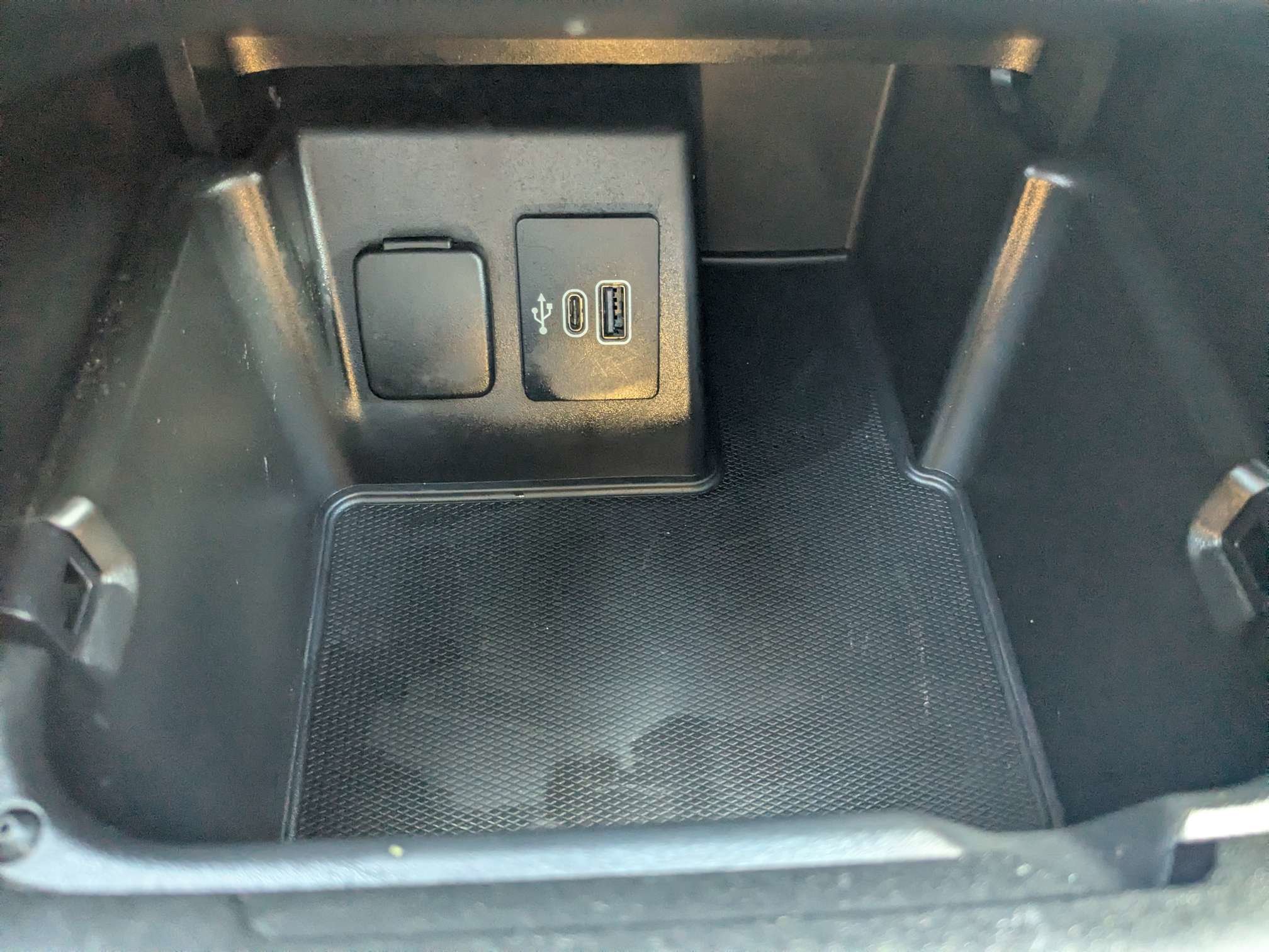 Used 2025 Agate Black Metallic Ford Active image 27