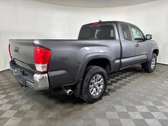 Used 2019 Gray Toyota SR5 image 3