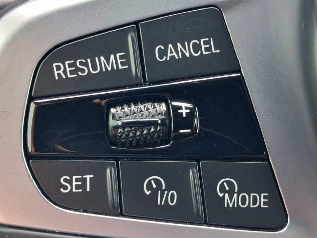 Used 2025 White BMW xDrive40i image 16