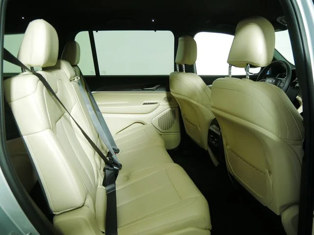 Used 2023 Silver Jeep Limited image 15