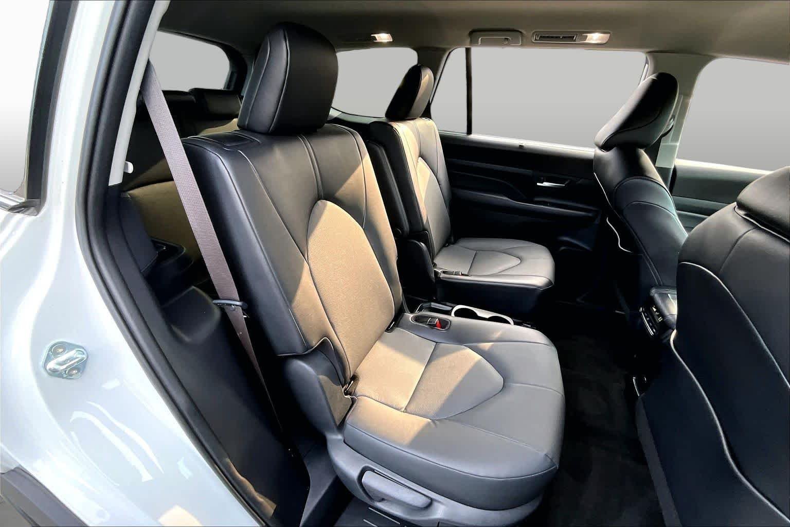 Used 2024 Wind Chill Pearl Toyota XLE image 20