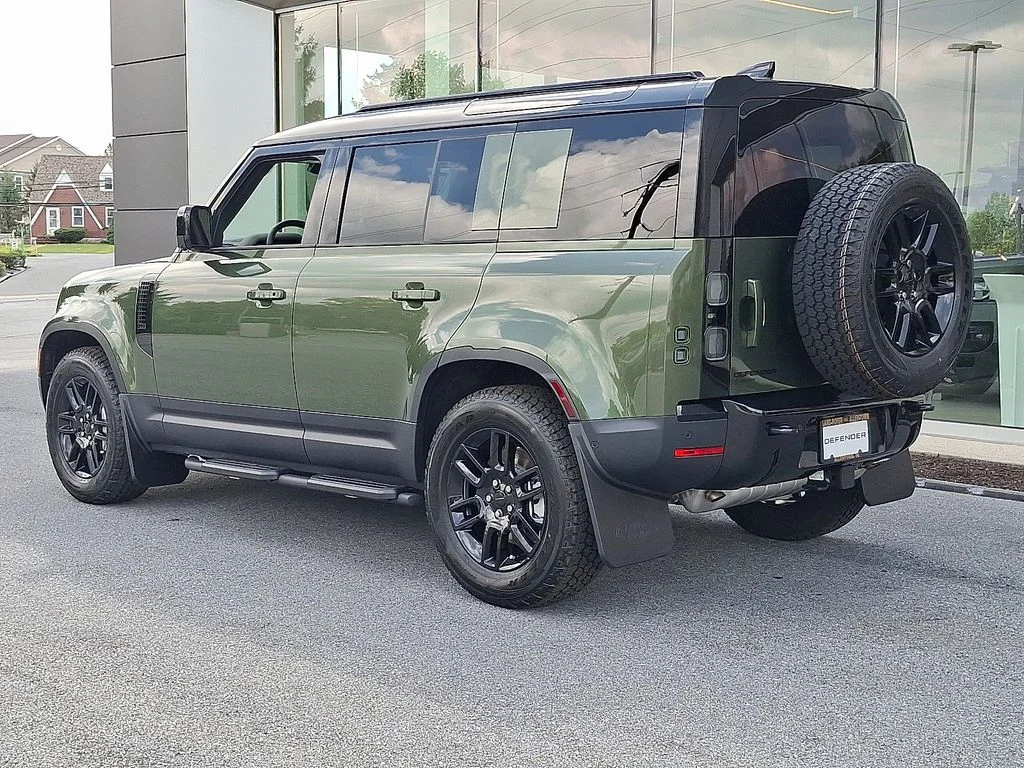 New 2026 Woolstone Green Land Rover S image 4