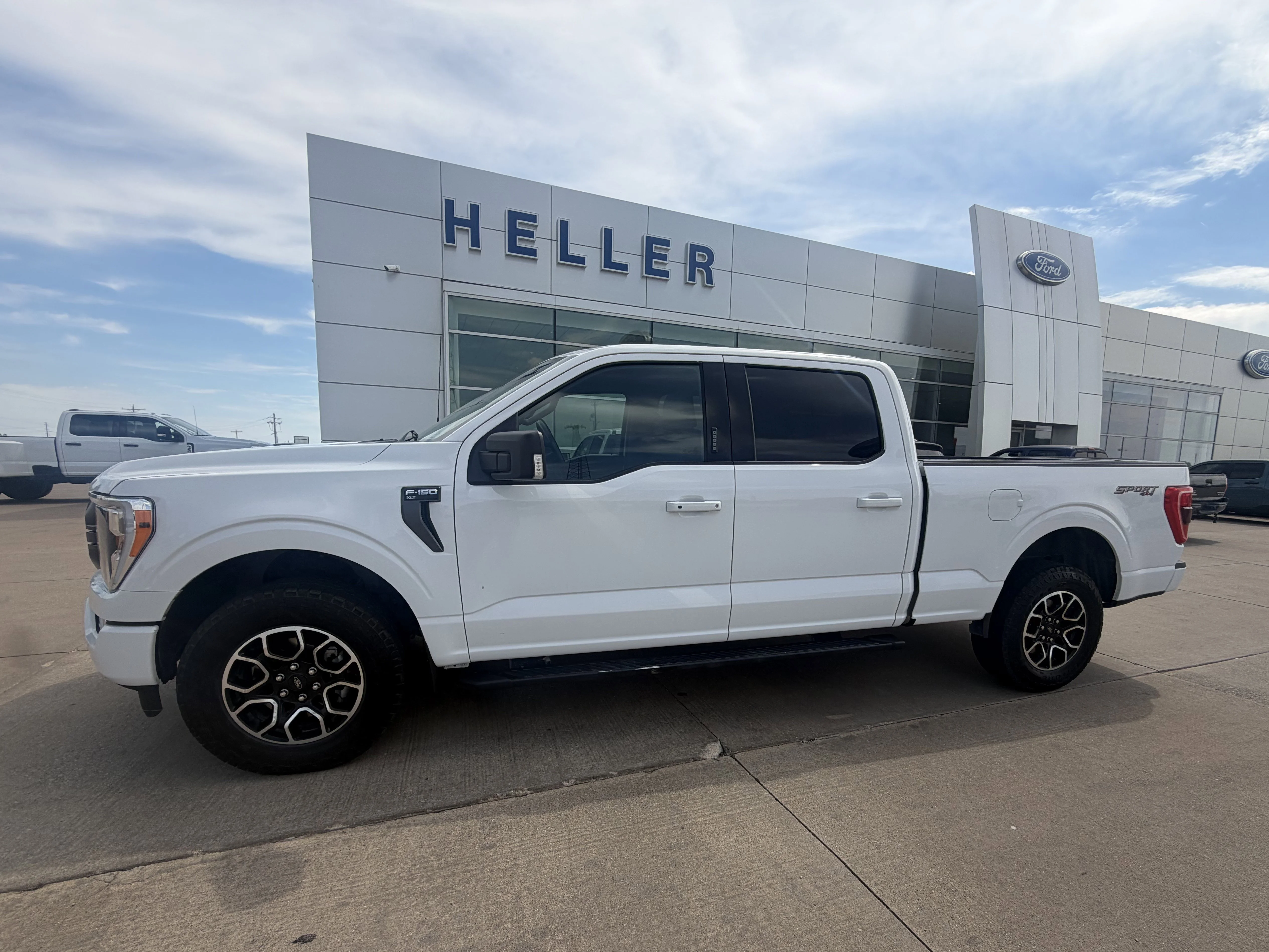 Used 2023 Oxford White Ford XLT image 3