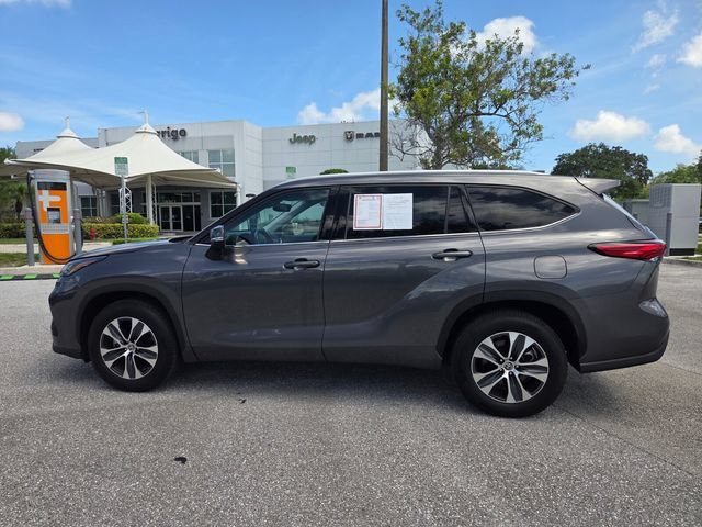 Used 2022 Magnetic Gray Metallic Toyota Hybrid XLE image 10