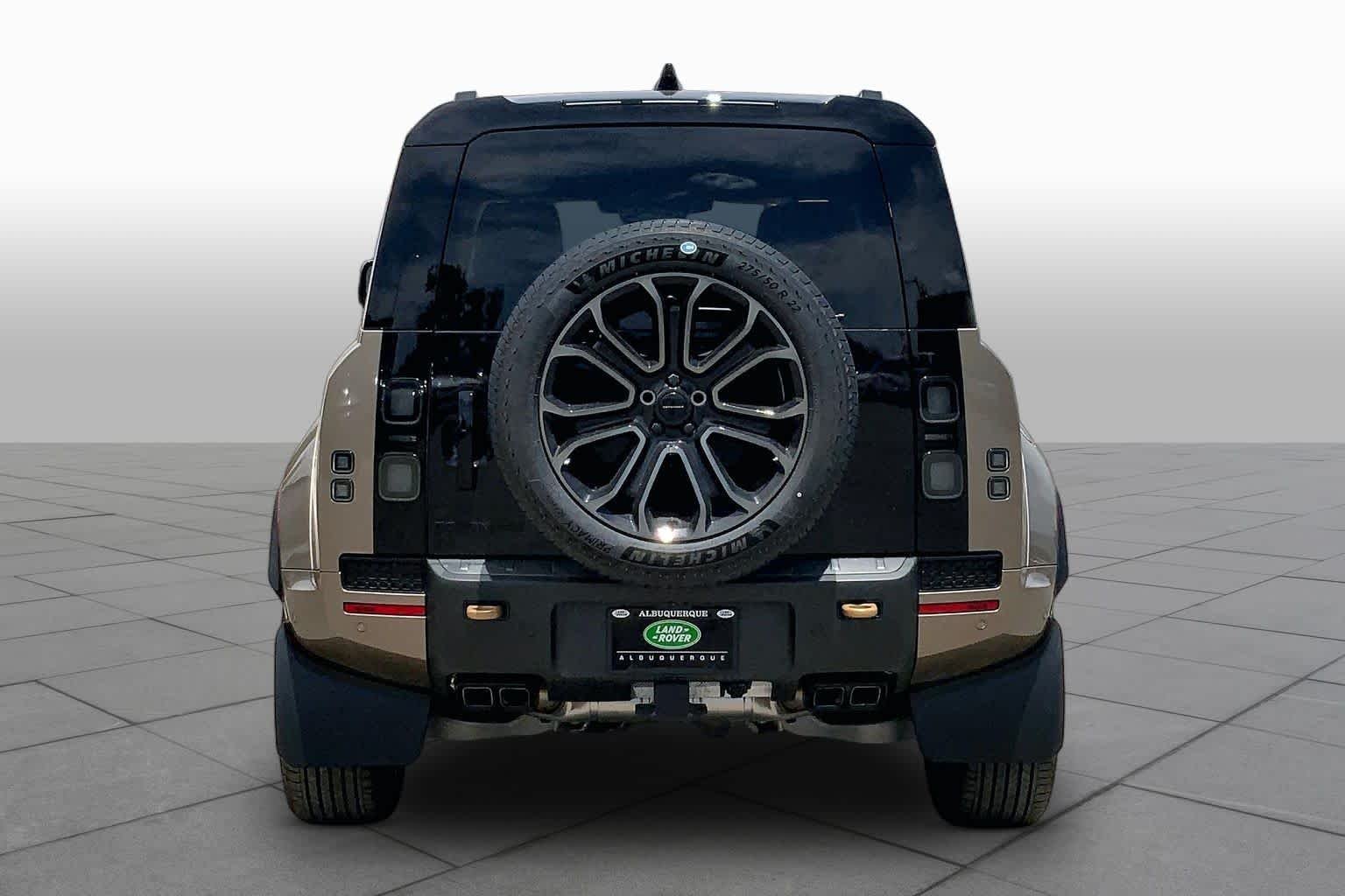 New 2026 Petra Copper Land Rover OCTA image 4