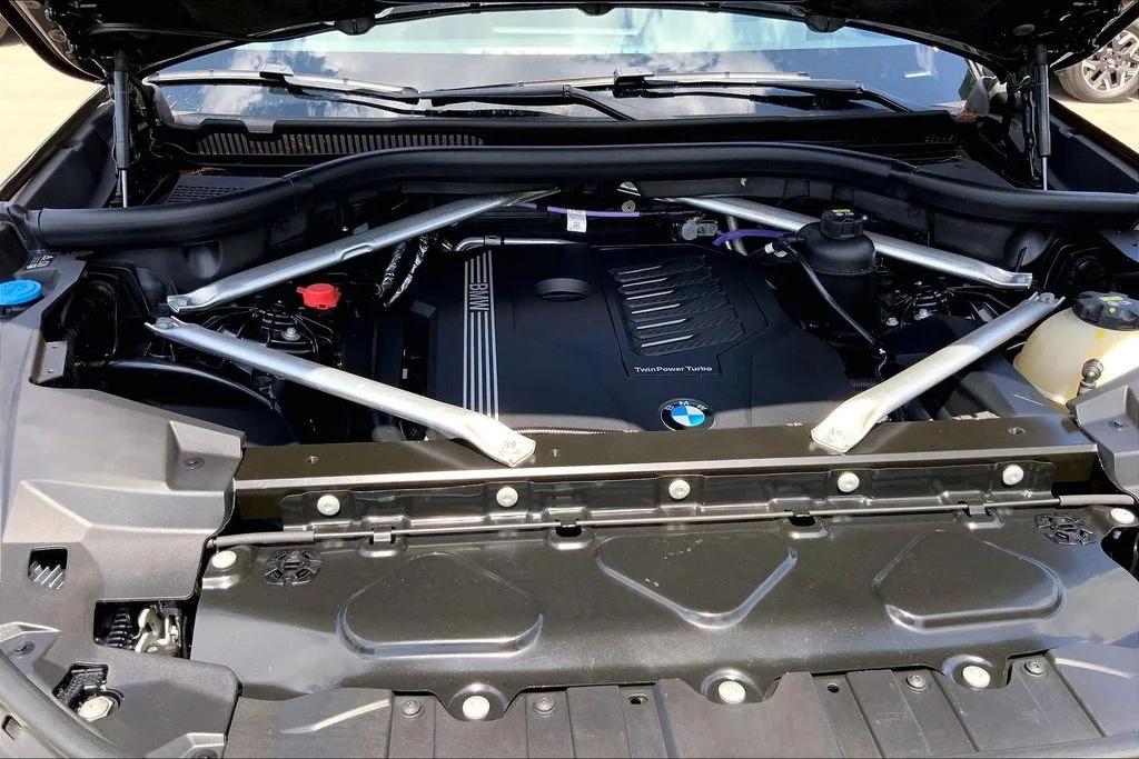 Used 2023 Gray BMW xDrive40i image 29