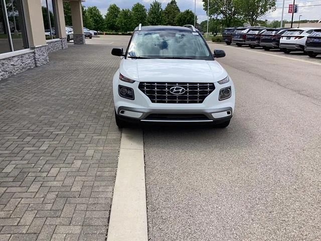 New 2026 Lunar White/Black Roof Hyundai SEL w/Two-Tone Roof image 9