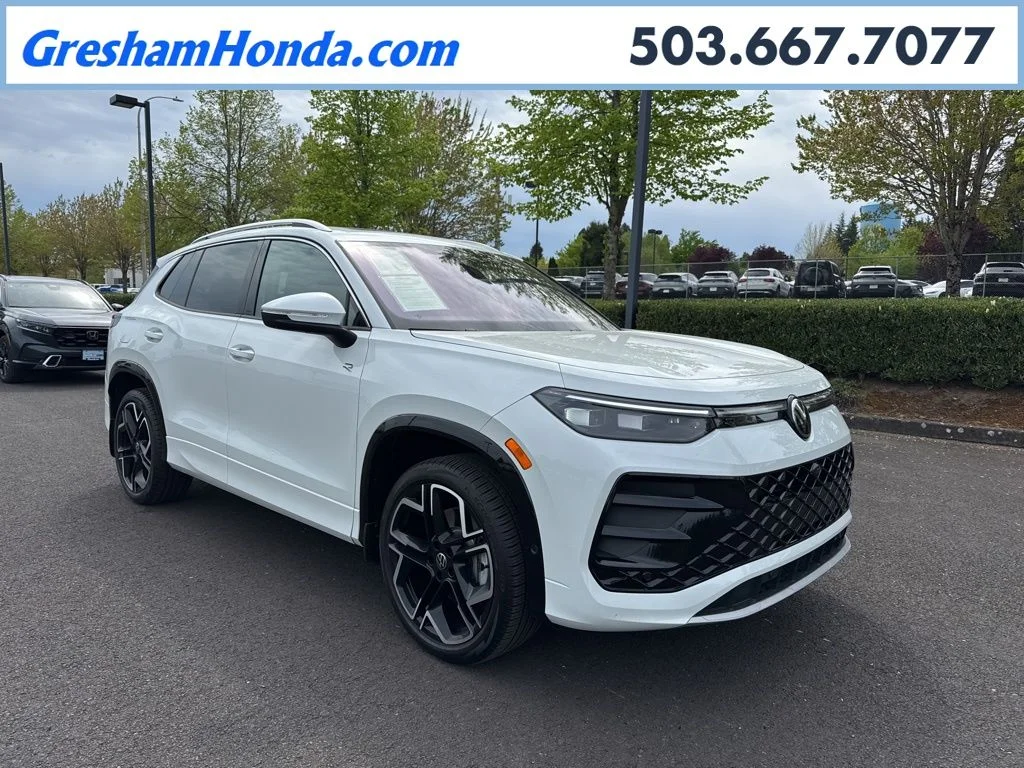 2025 Volkswagen Tiguan 2.0T SEL R-Line 4Motion's photo