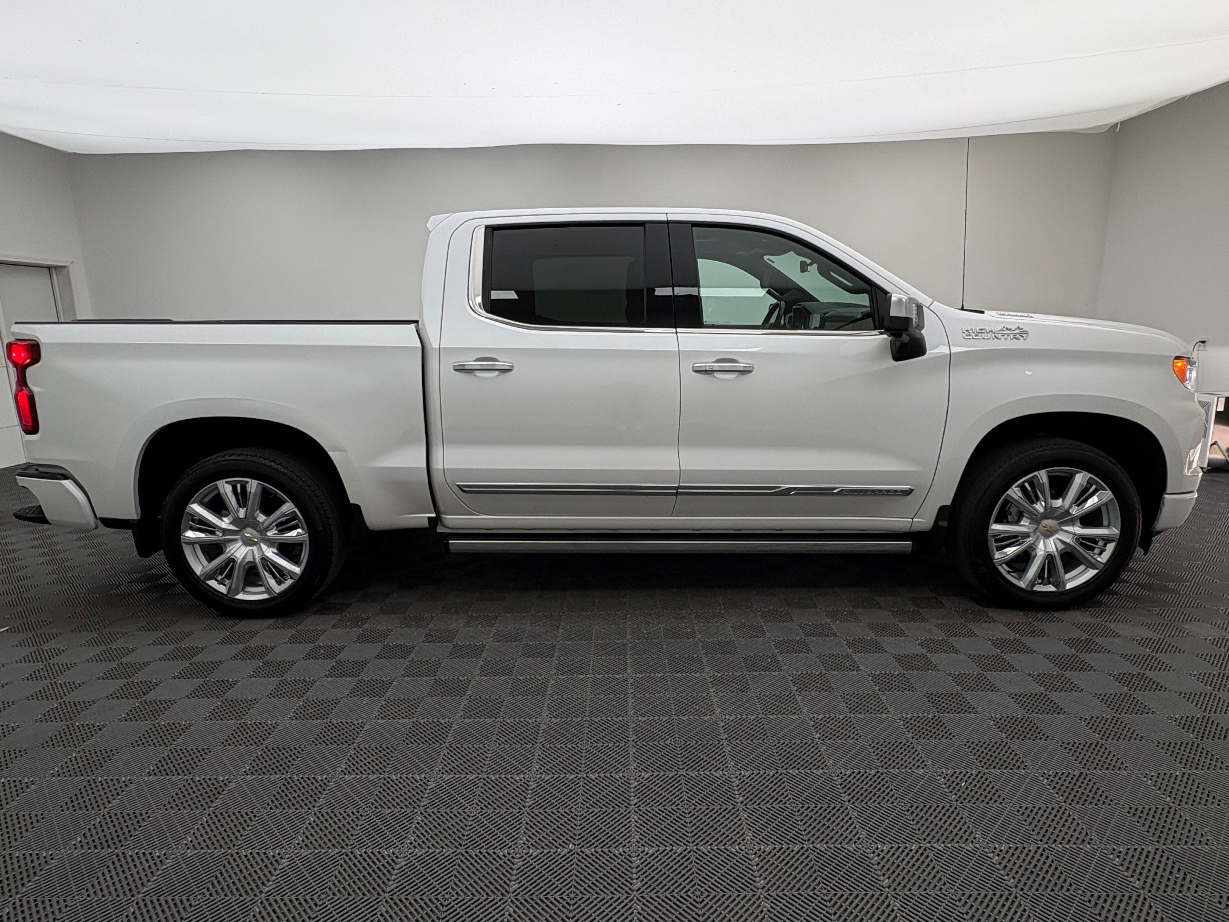 Used 2023 Iridescent Pearl Tricoat Chevrolet High Country image 8