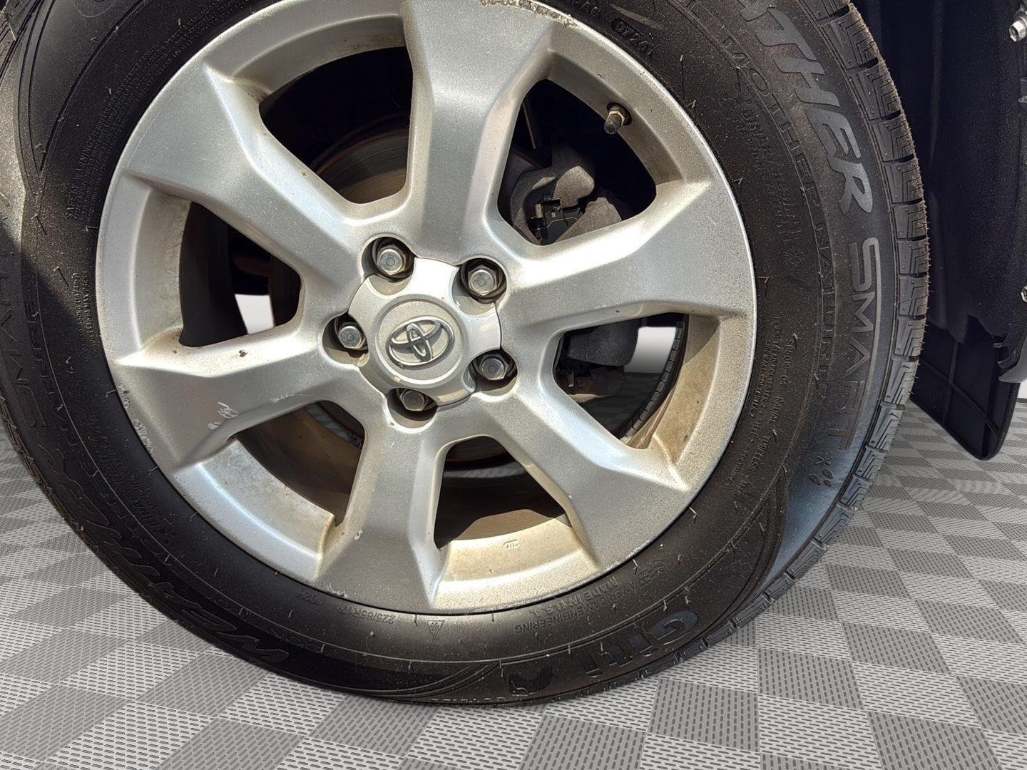 Used 2012 Classic Silver Metallic Toyota Limited image 56