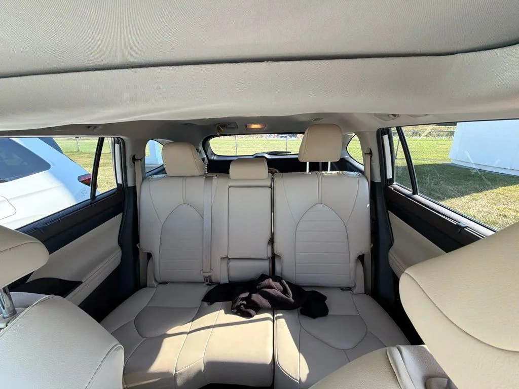 Used 2020 White Toyota XLE image 6