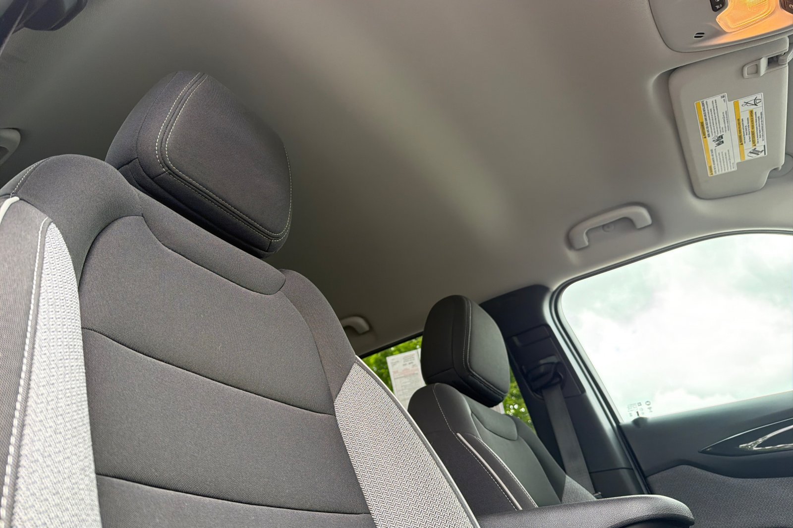 Used 2025 Summit White Chevrolet LT image 17