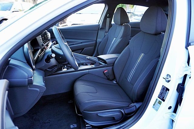 Used 2026 White Hyundai SEL Sport image 13