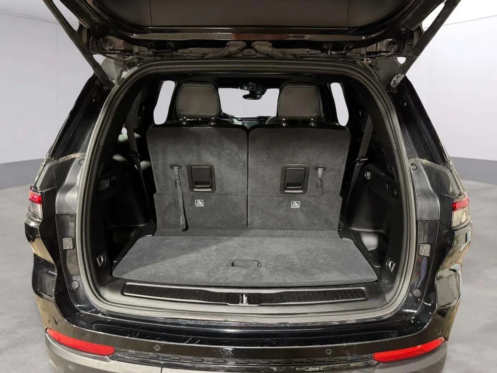 Used 2023 Black Jeep Altitude image 30