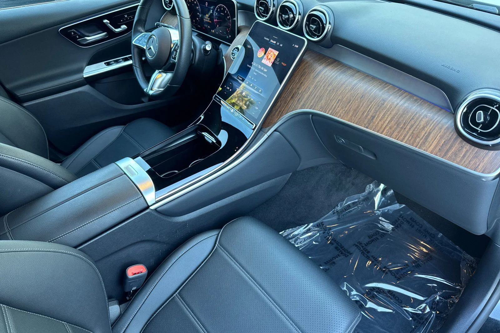 Certified Used 2025 Black Mercedes-Benz GLC 300 image 18