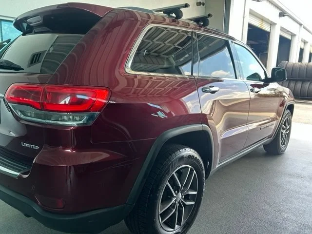 Used 2017 Velvet Red Pear Jeep Limited image 18