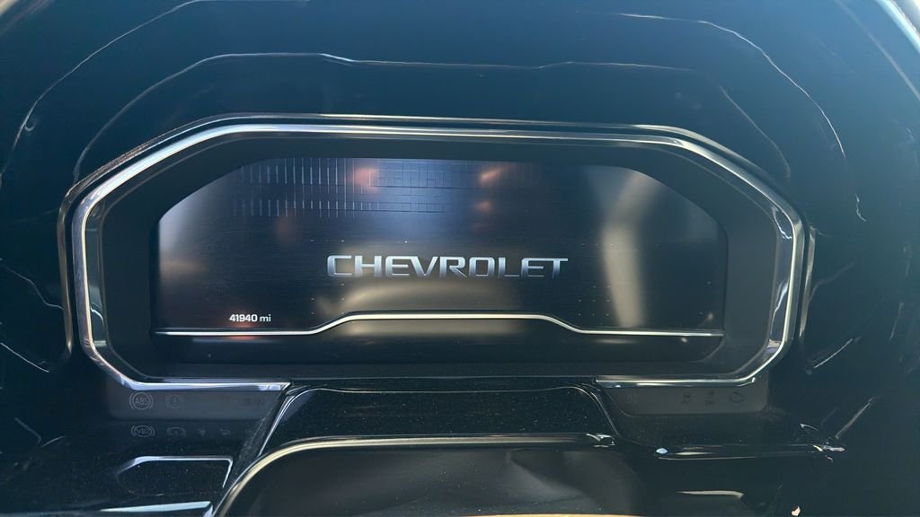 Used 2025 Gray Chevrolet LT image 9