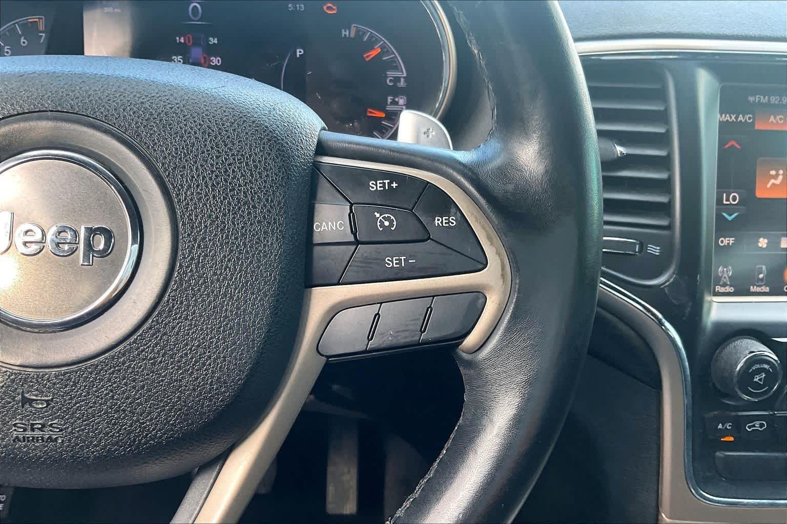 Used 2014 Bright White Clearcoat Jeep Laredo image 21