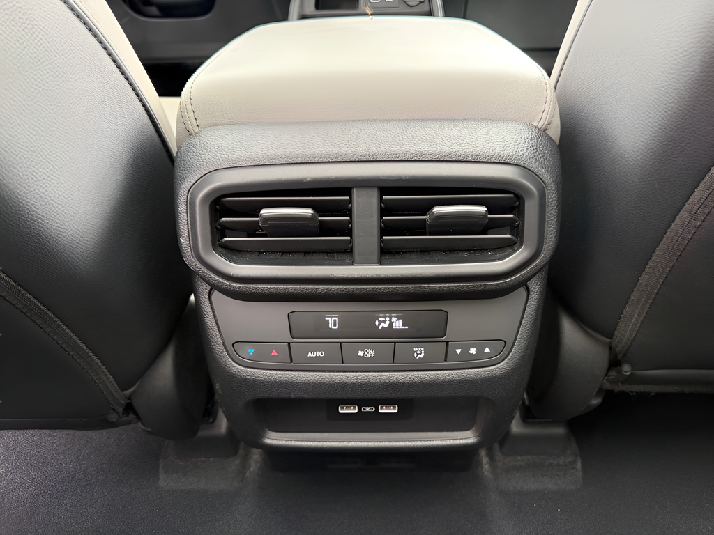 Used 2023 White Honda Touring image 35