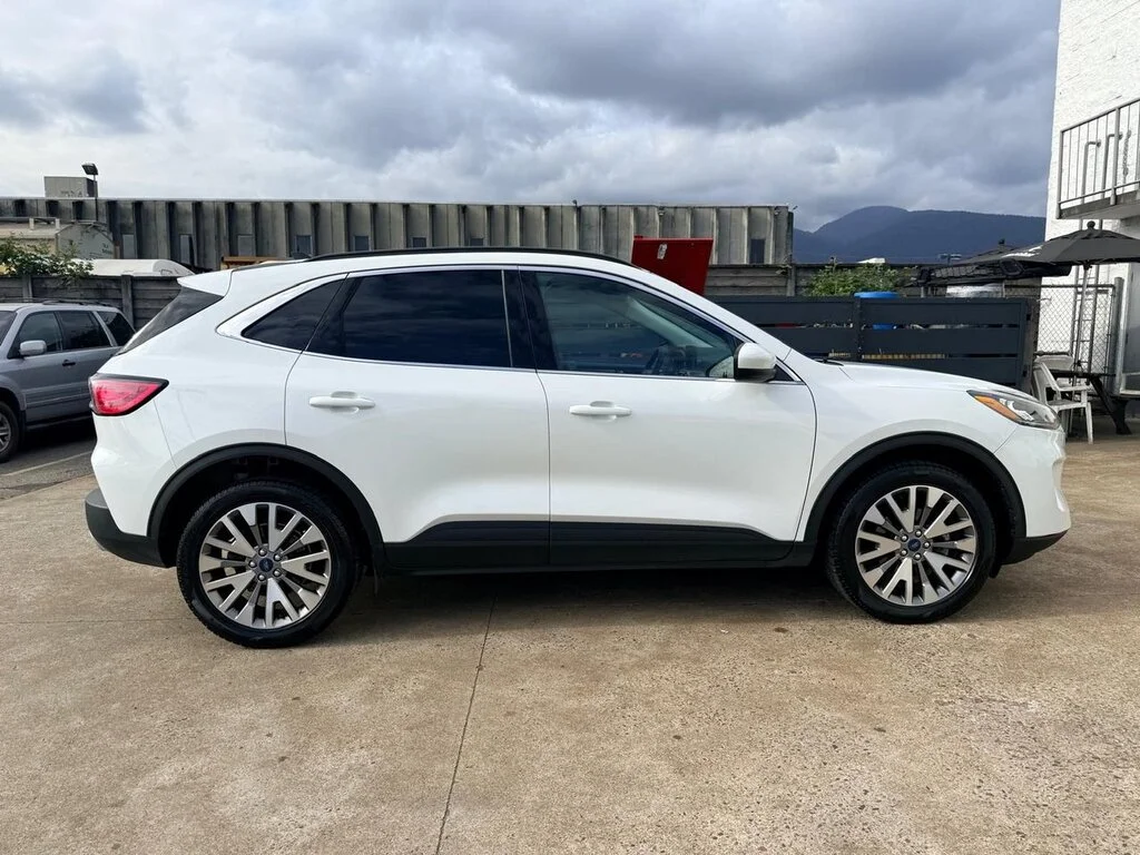 Used 2022 Star White Metallic Tri-Coat Ford Titanium AWD Dilawri Certified   Local BC image 15